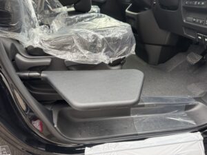 日産セレナ　ティップアッププレート取付け
