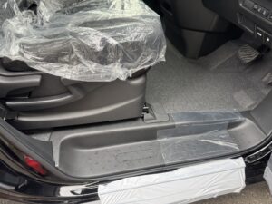 日産セレナ　ティップアッププレート取付け