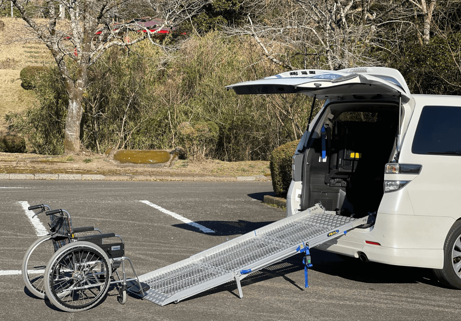 荷役用リフト