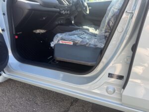 福祉車両に追加で跳ね上げ式ティップアッププレート